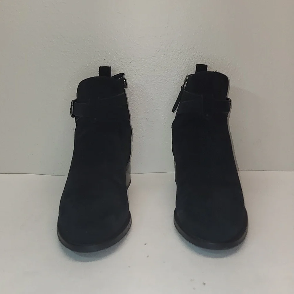 AQUATALIA Black suede low (1-1.9 in heel size 6.5